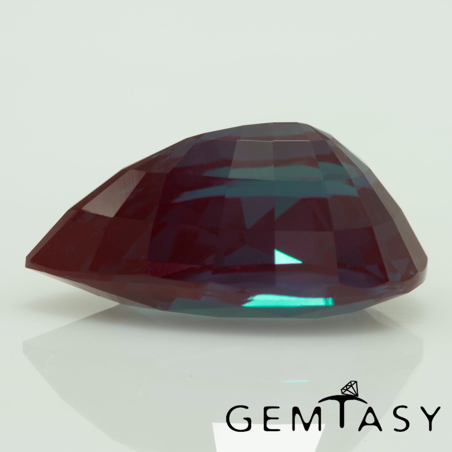 Piedra tallada - Alejandrita Czochralski (Extraída) cultivada en laboratorio, facetada Pera 17x11mm 10,61ct
