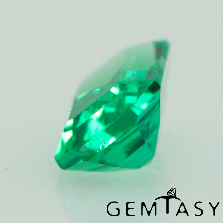 Piedra tallada - Esmeralda cultivada en laboratorio hidrotermal colombiano, faceta Octágono 4,7x3mm 0,18ct