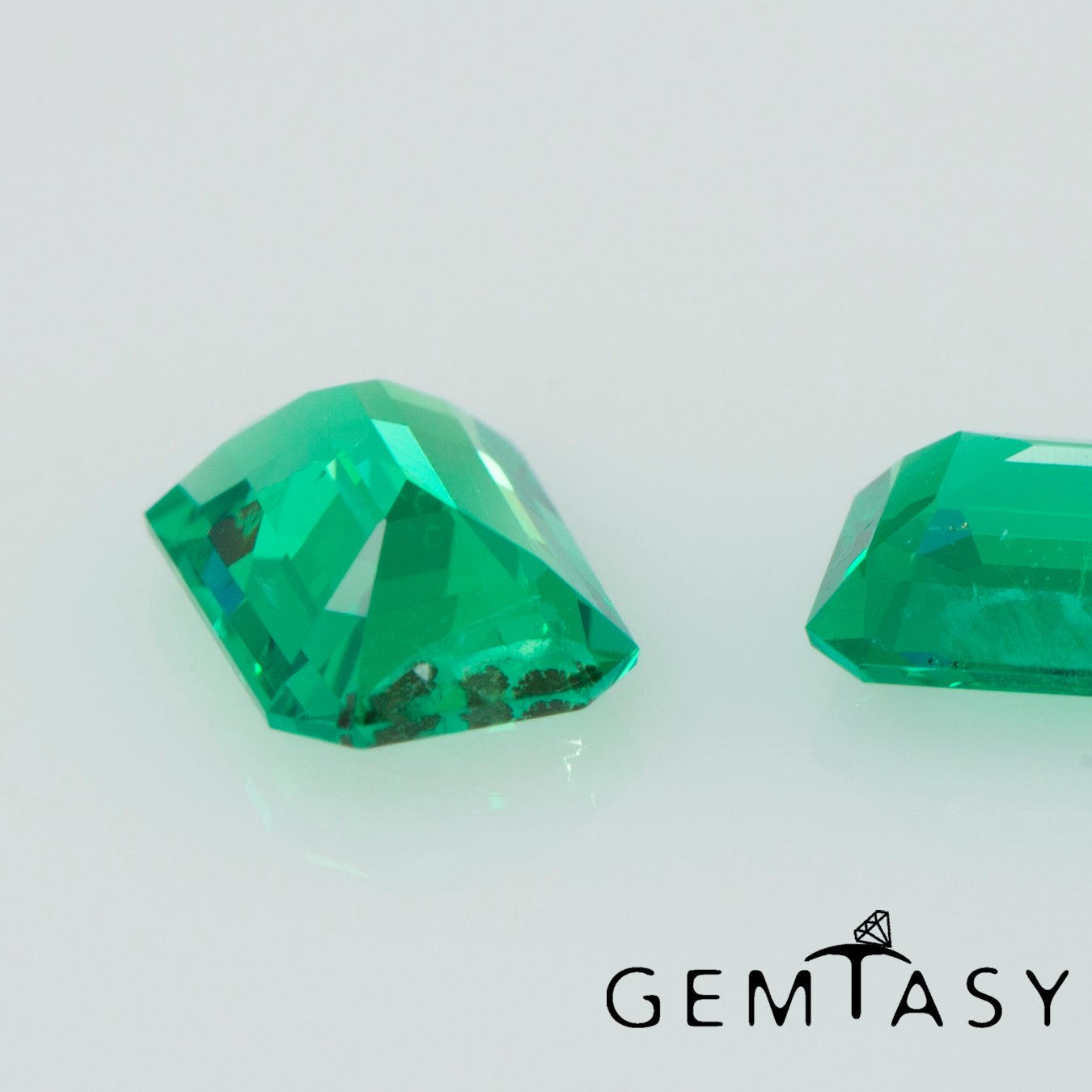 Piedra tallada - Esmeralda cultivada en laboratorio hidrotermal colombiano, faceta Octágono 6x4mm 0.40ct