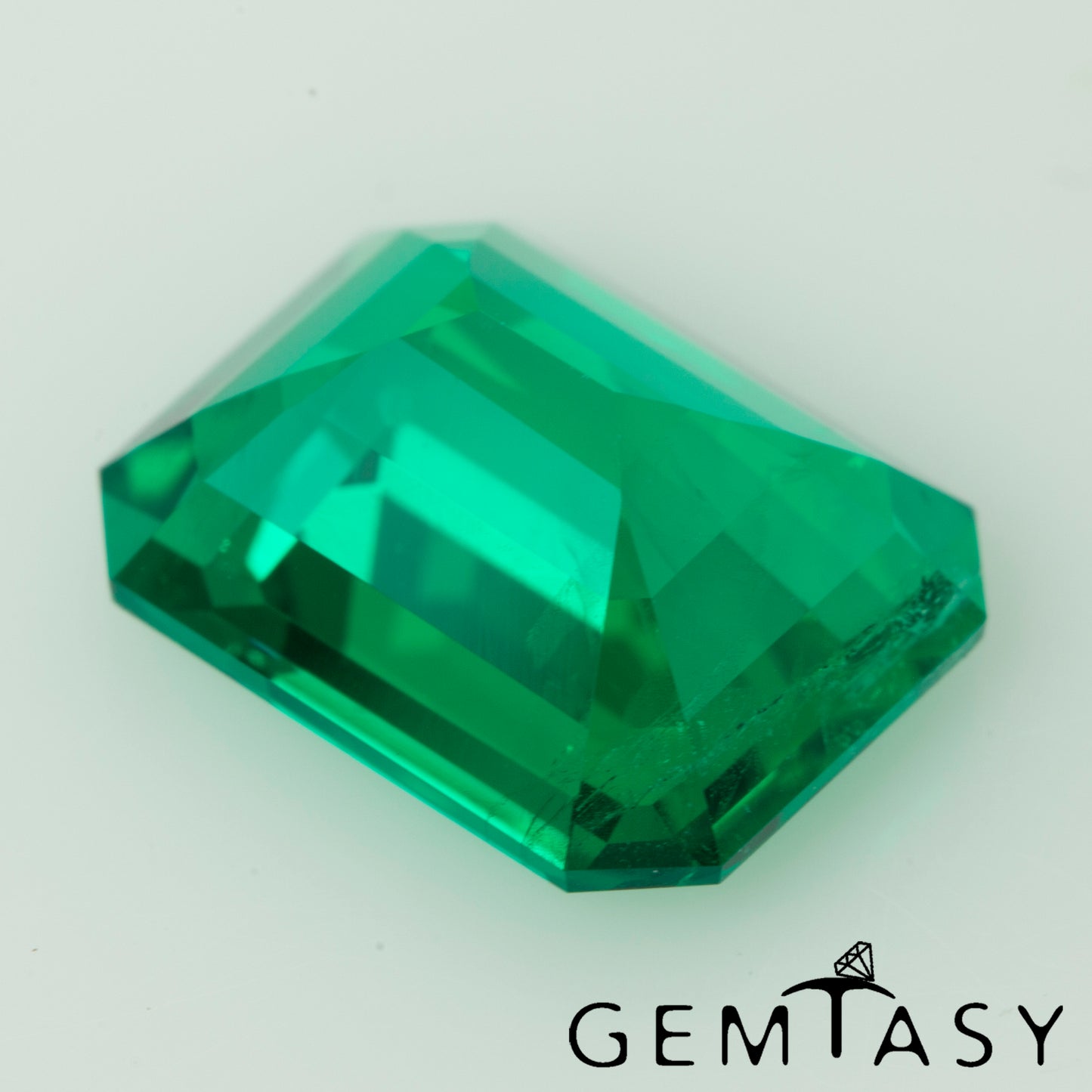 Piedra tallada - Esmeralda cultivada en laboratorio hidrotermal colombiano, faceta Octágono 9x7mm 1.95-1.97ct