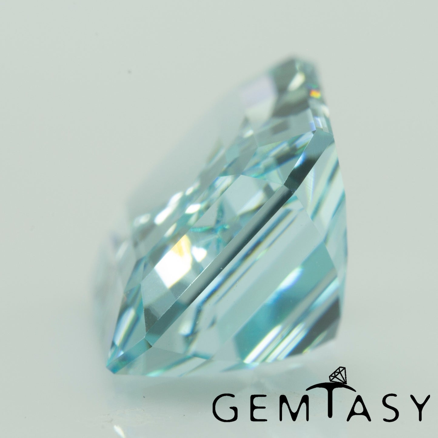 Pierre taillée - Paraiba YAG Czochralski (Tiré) cultivé en laboratoire, facette Octogone 11x8mm 5,49 ct