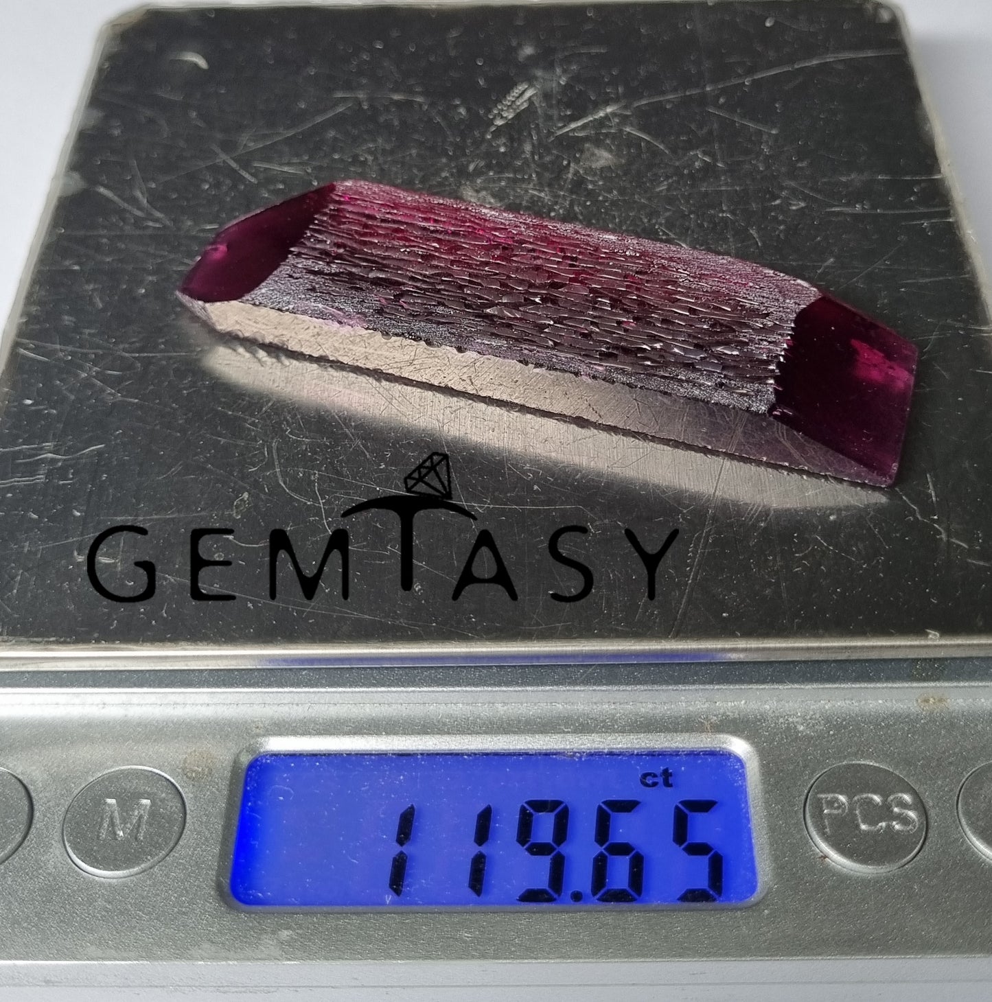 Piedra en bruto para tallar - Berilo rojo Púrpura cultivada en laboratorio hidrotermal de 119,65 ct