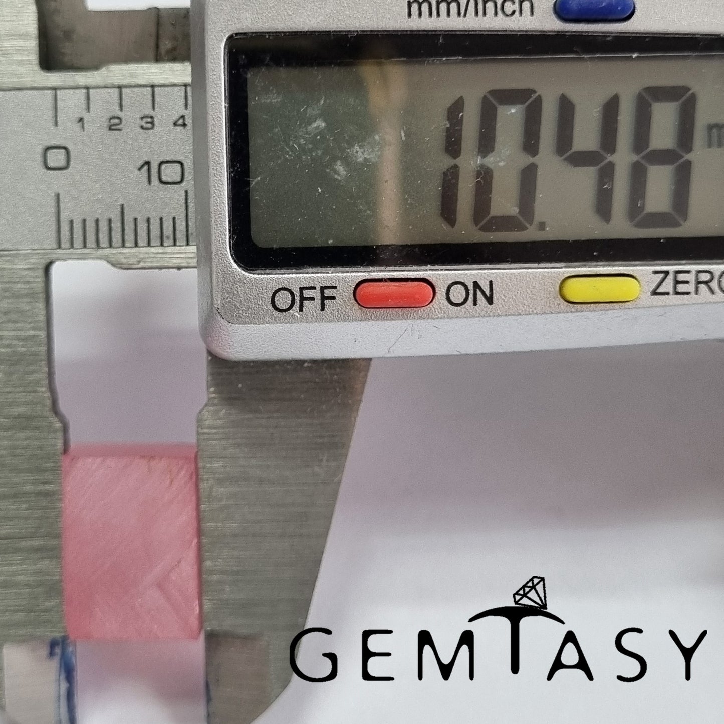 Rough stone for faceting - Sapphire Padparadscha Light Czochralski (Pulled) lab grown 25.5-28ct