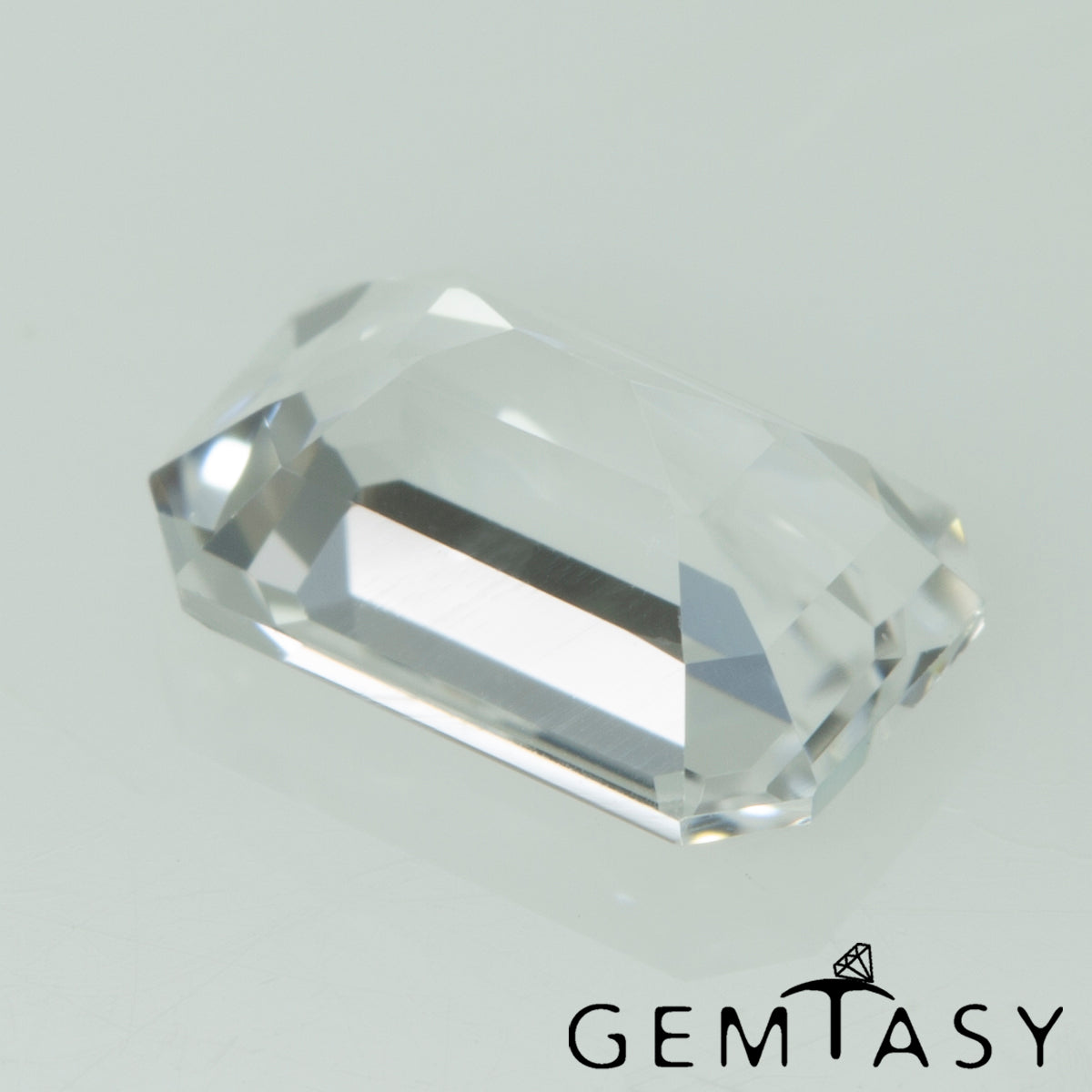 Piedra tallada - Zafiro blanco Kyropoulos cultivado en laboratorio, facetado Octágono 6x4 mm 0,65-0,81 ct