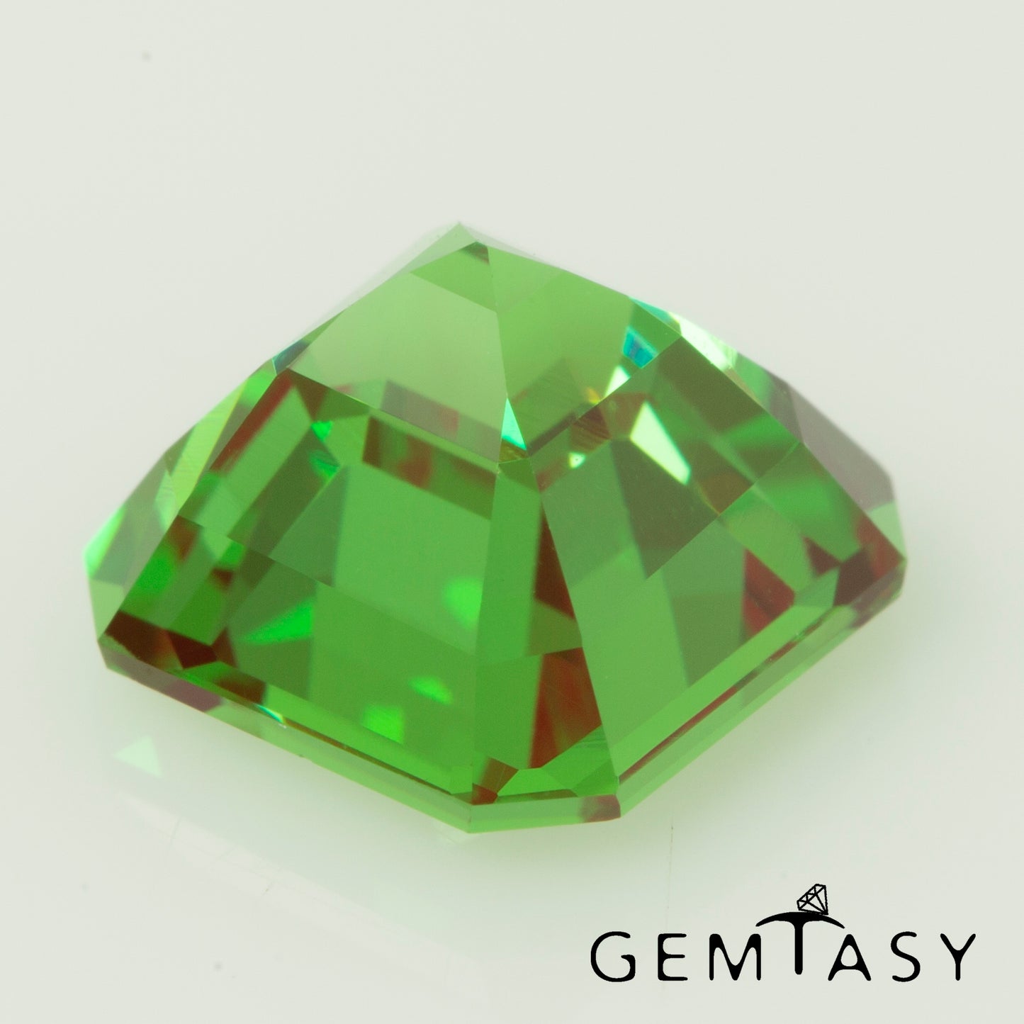 Piedra tallada - YAG Verde-Rojo Czochralski (Extraído) cultivado en laboratorio, facetado Octágono 7x7mm 2,34-2,81ct
