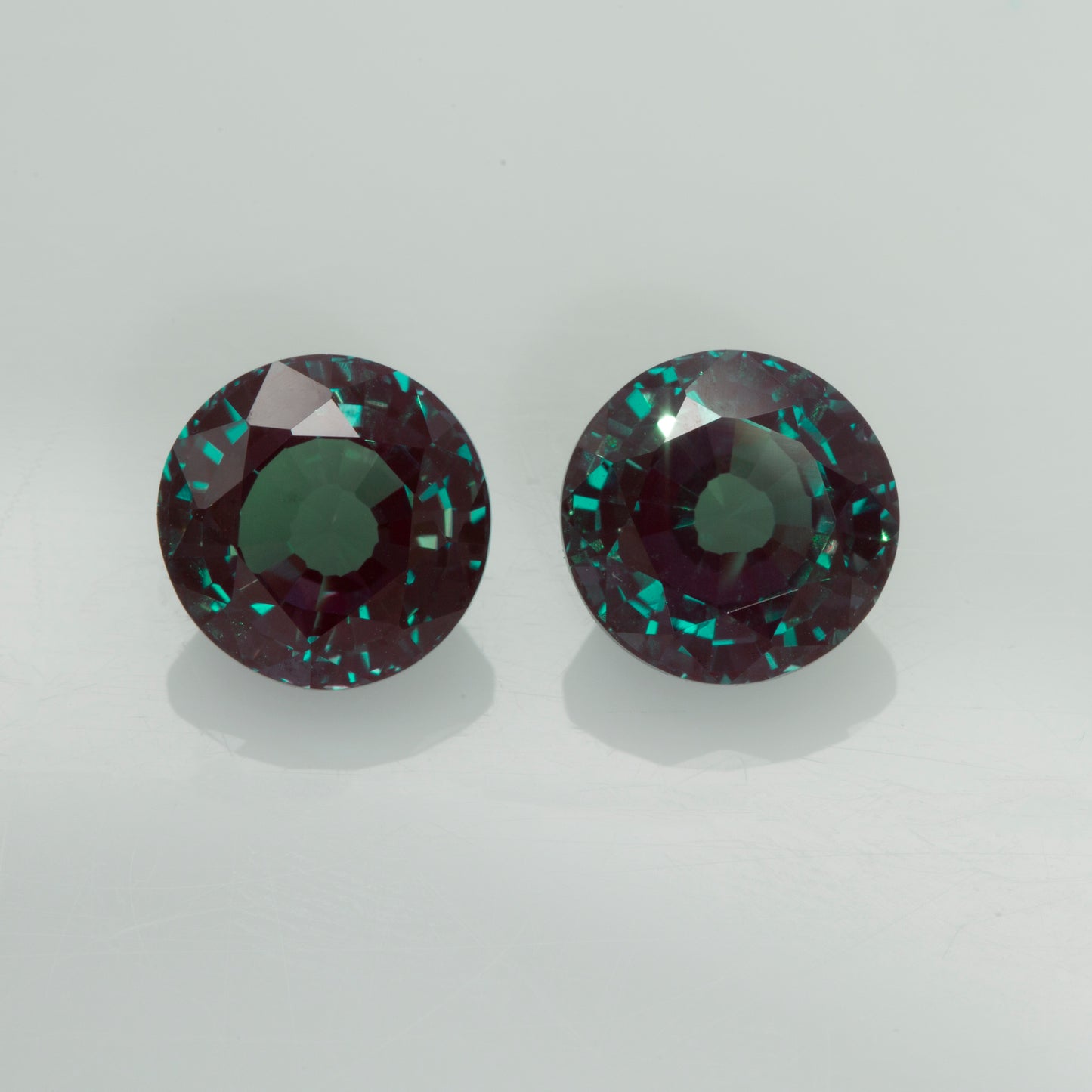 Pierre taillée - Alexandrite Czochralski (tirée) cultivée en laboratoire, facette Ronde 8.0mm 2.98ct