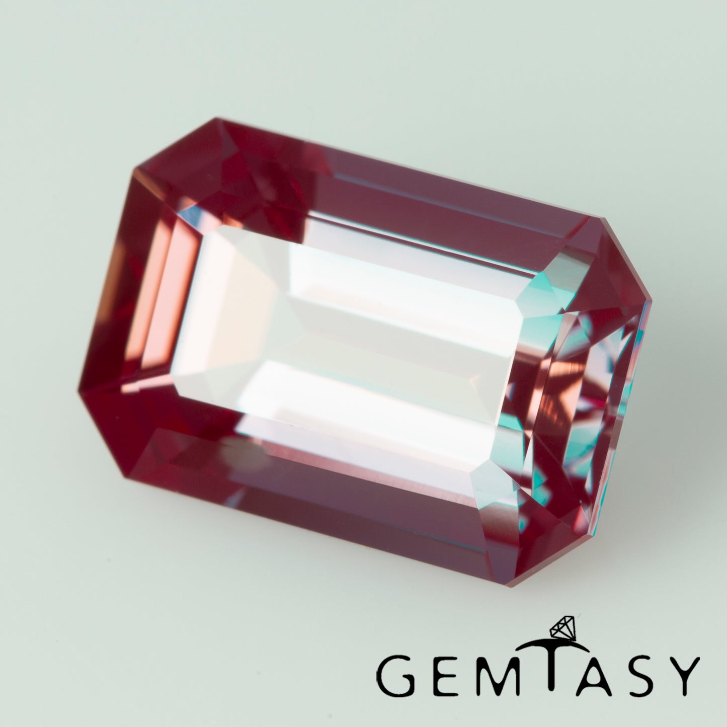 Piedra tallada - Alejandrita Czochralski (Extraída) cultivada en laboratorio, faceta Octágono 12x8mm 4,98-5,46ct