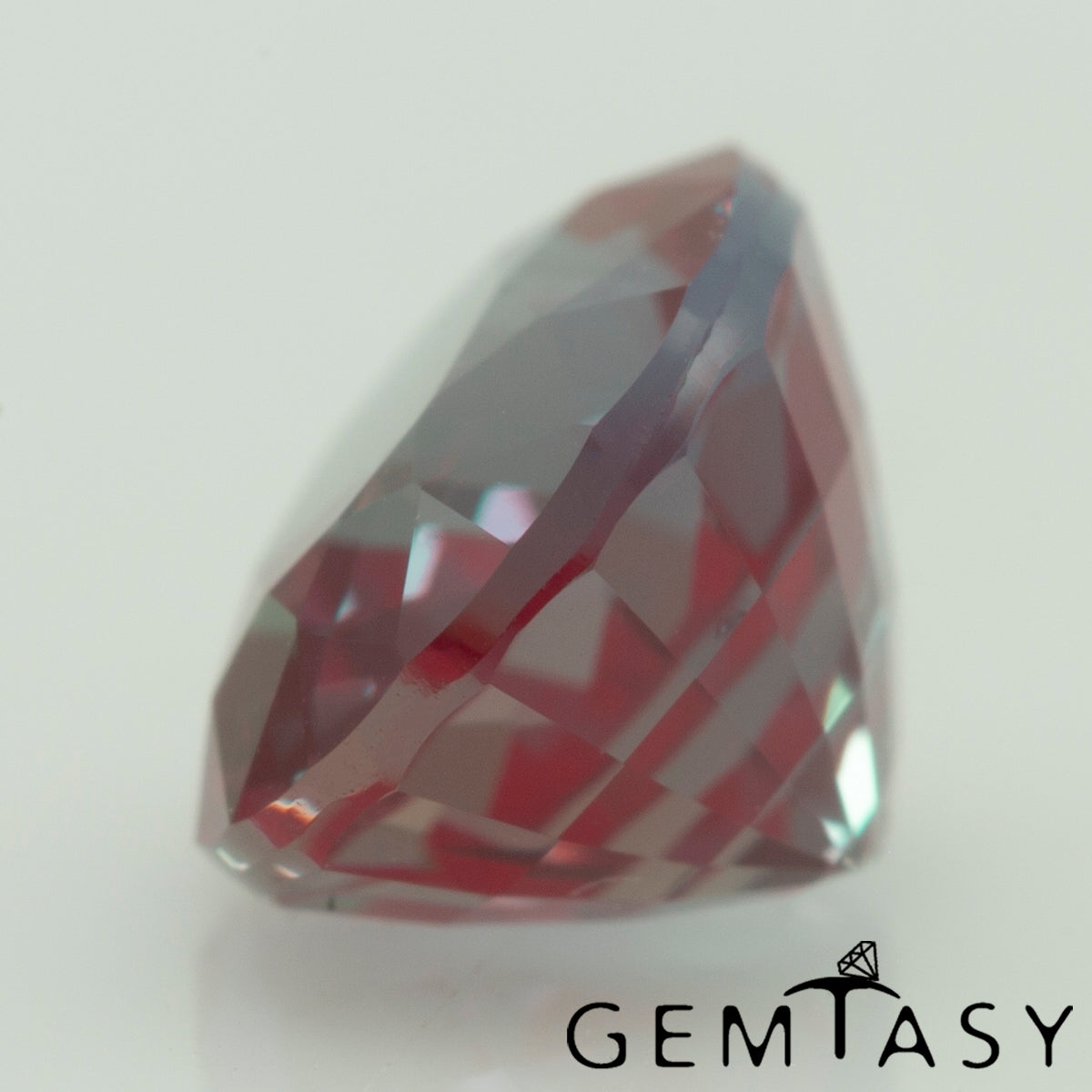 Piedra tallada - Alejandrita Czochralski (Extraída) cultivada en laboratorio, faceta Ovalada 8x6mm 1,51-1,79ct