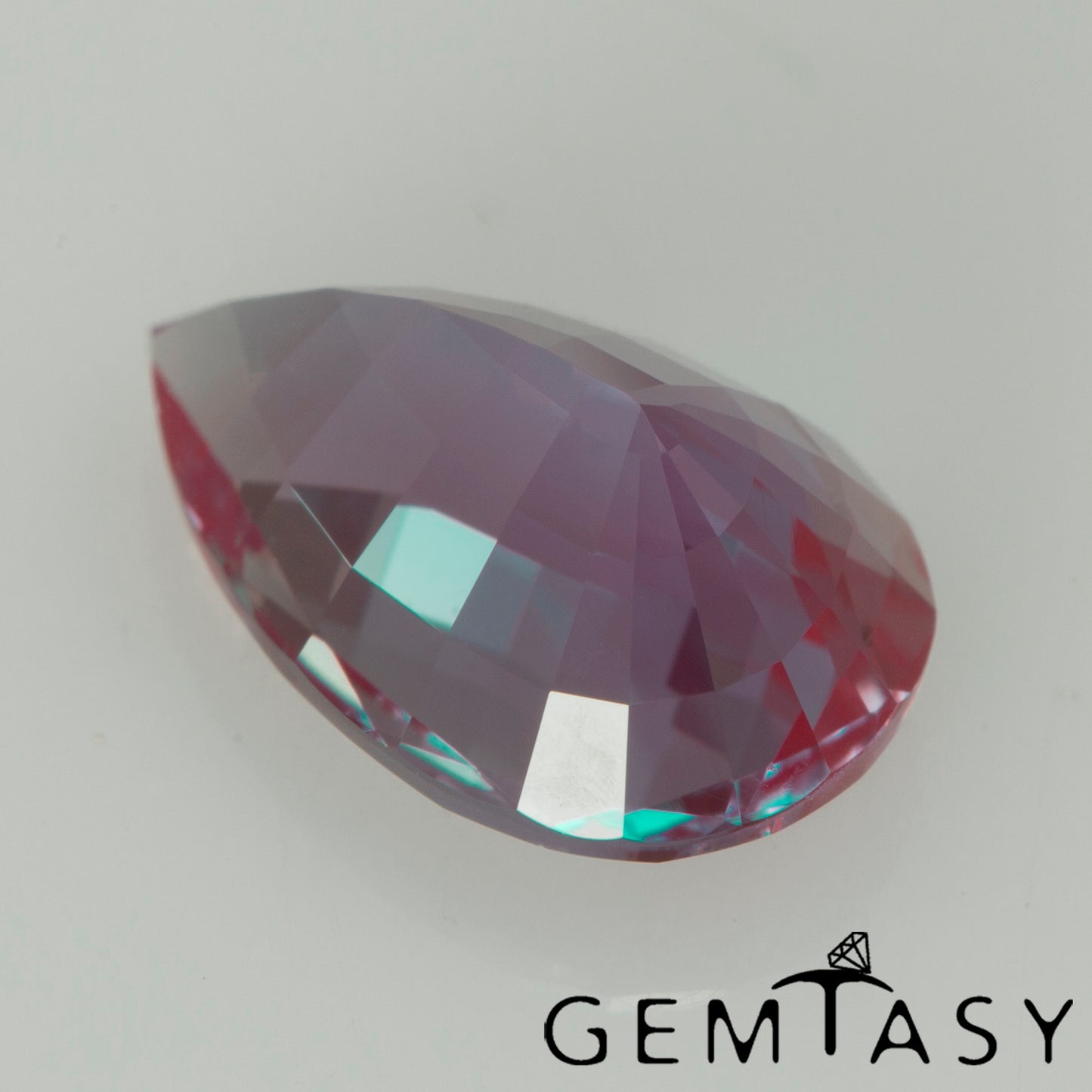 Pierre taillée - Alexandrite Czochralski (Tirée) cultivée en laboratoire, facette Poire 9x6mm 1,54-1,86ct