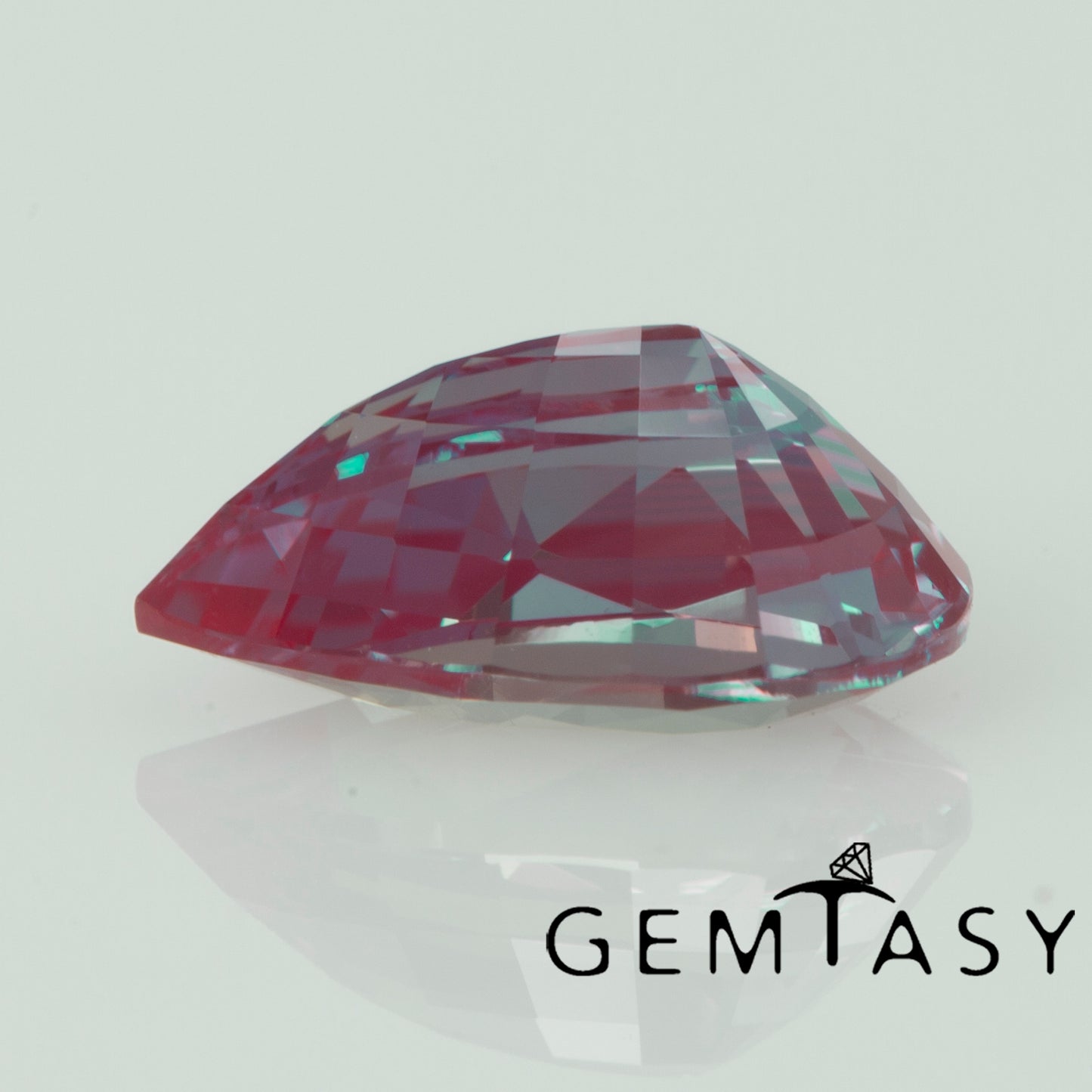 Pierre taillée - Alexandrite Czochralski (Tirée) cultivée en laboratoire, facette Poire 9x6mm 1,54-1,86ct
