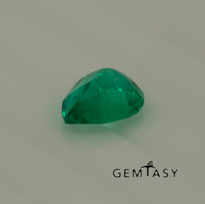 Cut stone - Emerald Colombian hydrothermal lab grown, facet Drop 11x9mm 2.8ct