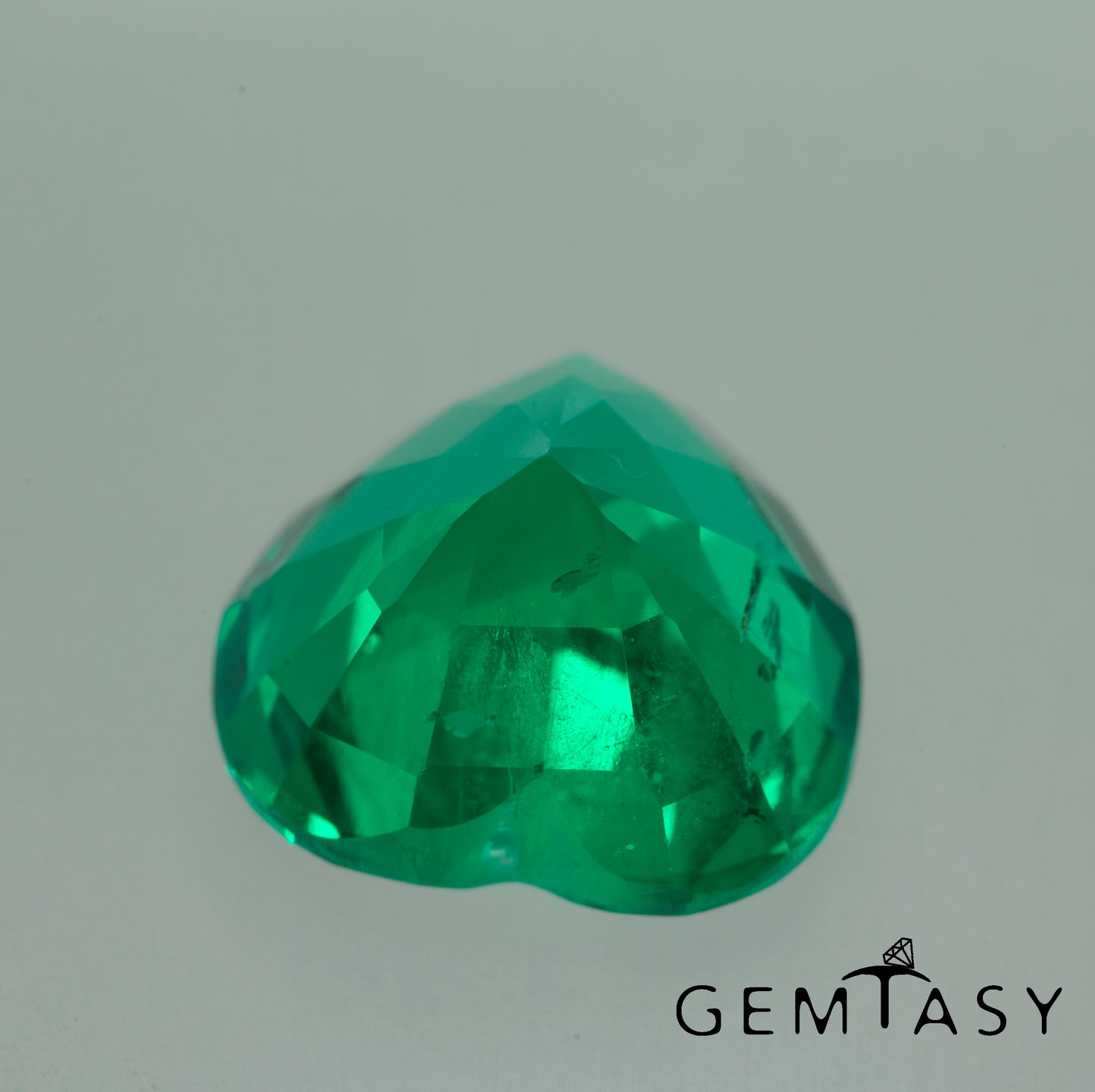 Cut stone - Emerald Colombian hydrothermal lab grown, facet Heart 10.5x10.5mm 4.30ct