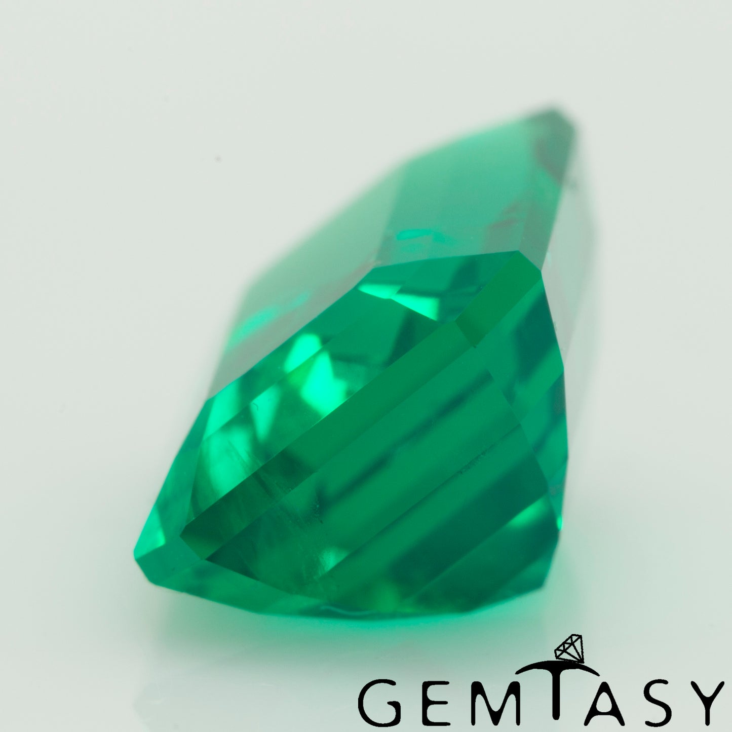 Cut stone - Emerald Colombian hydrothermal lab grown, facet Octagon 11x7mm 2.20-2.61ct