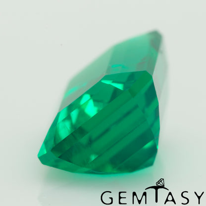 Cut stone - Emerald Colombian hydrothermal lab grown, facet Octagon 11x7mm 2.20-2.61ct