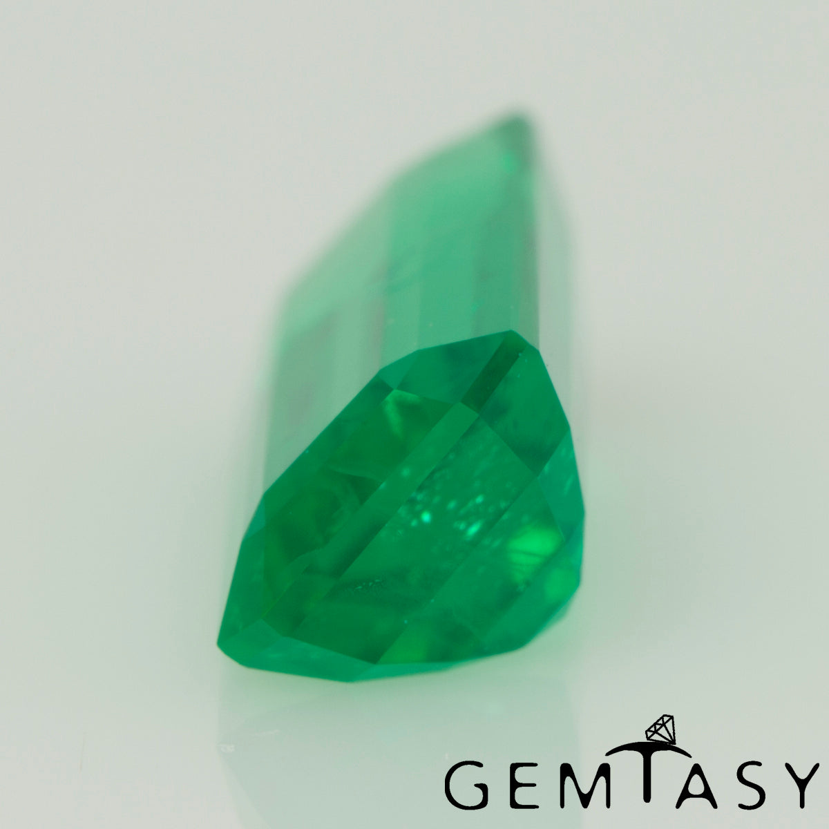 Cut stone - Emerald Colombian hydrothermal lab grown, facet Octagon 12x5mm 1.81ct