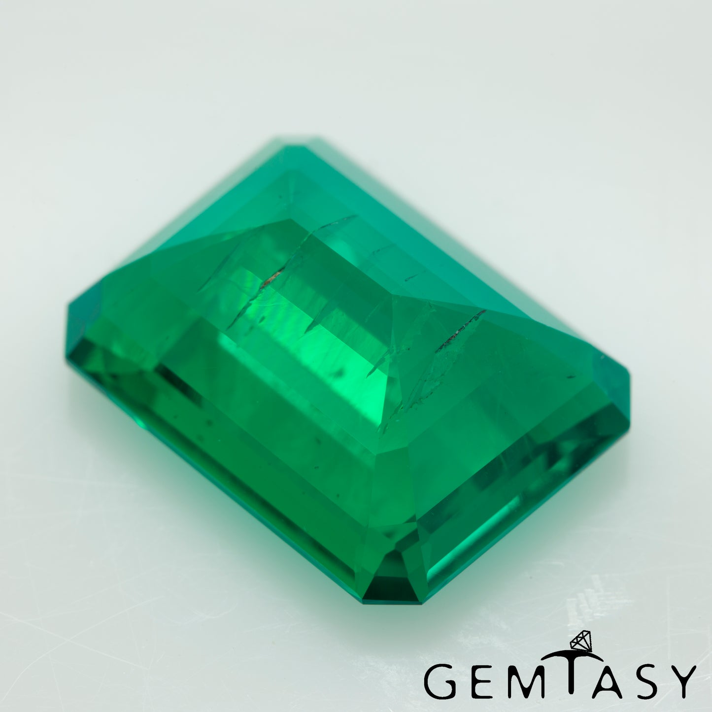 Cut stone - Emerald Colombian hydrothermal lab grown, facet Octagon 16x12mm 10.57ct