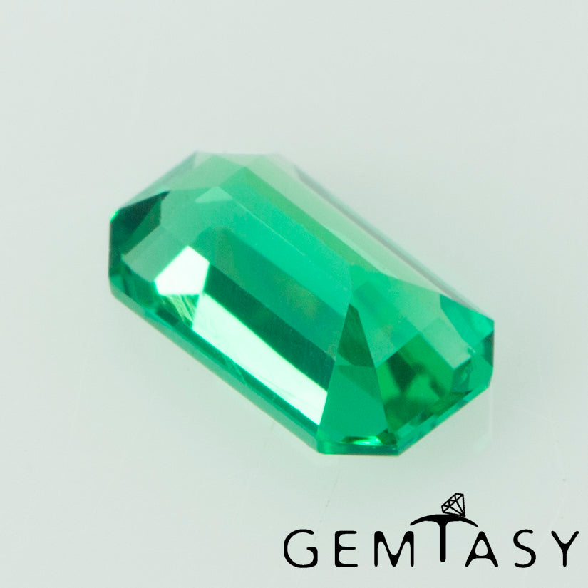 Piedra tallada - Esmeralda cultivada en laboratorio hidrotermal colombiano, faceta Octágono 4,7x3mm 0,18ct