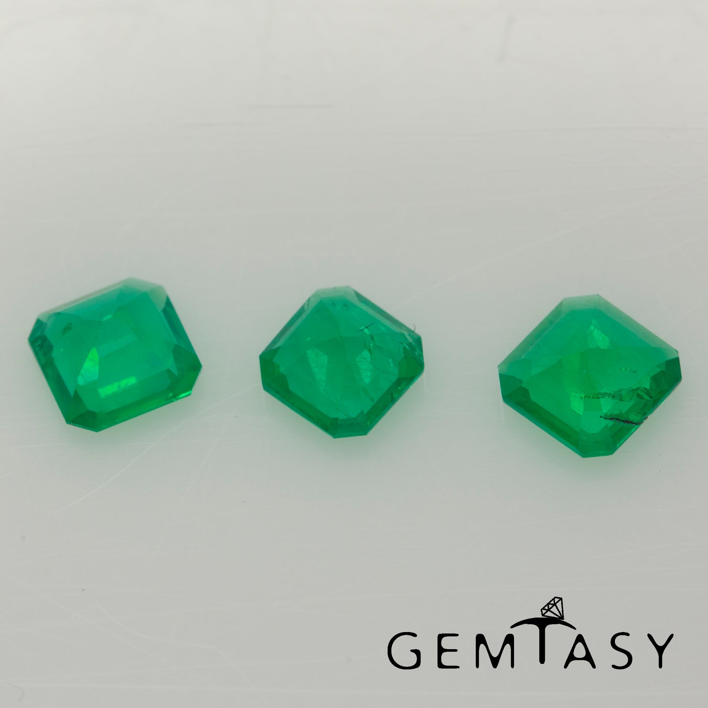 Cut stone - Emerald Colombian hydrothermal lab grown, facet Octagon 4.5x4.5mm 0.32ct (piece)