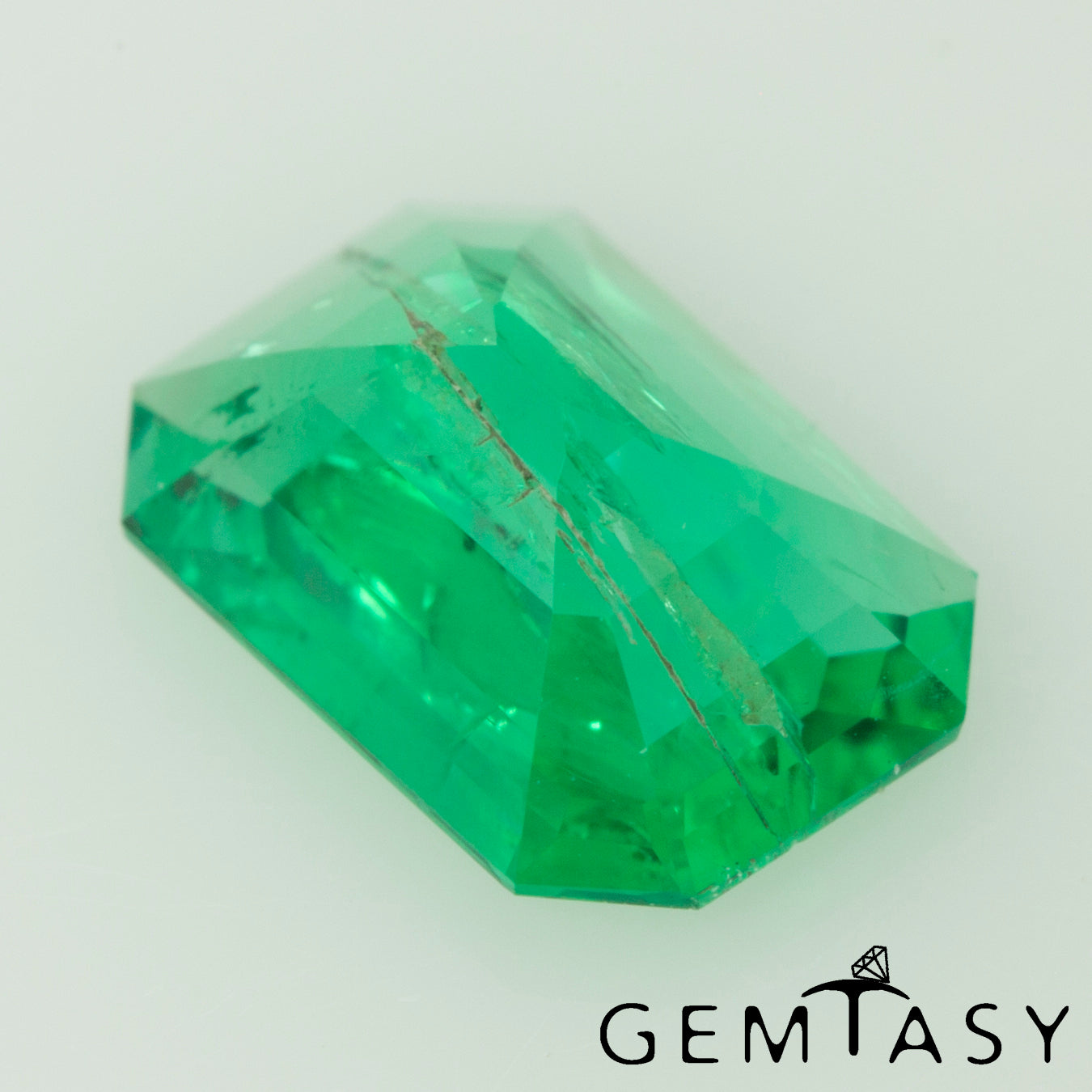 Cut stone - Emerald Colombian hydrothermal lab grown, facet Octagon 7x5mm 0.64ct