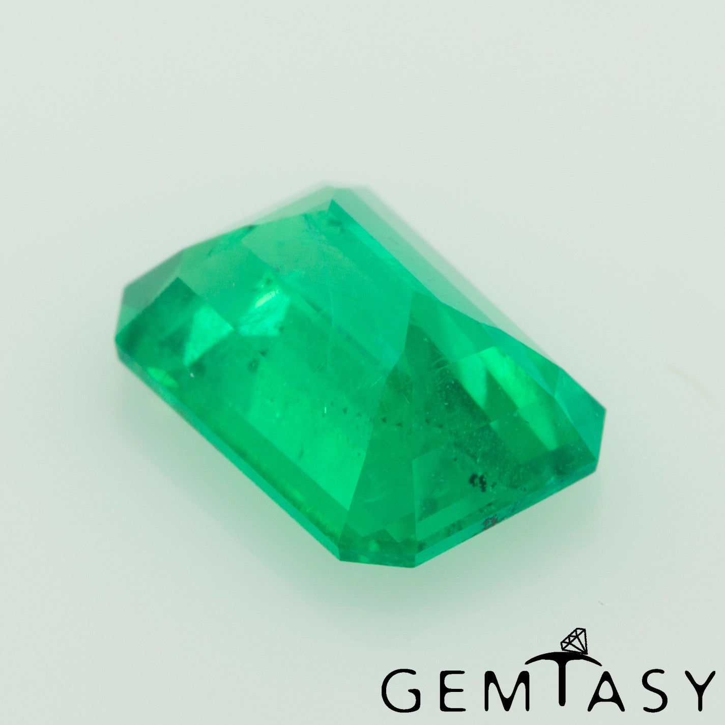 Cut stone - Emerald Colombian hydrothermal lab grown, facet Octagon 7x5mm 0.83ct