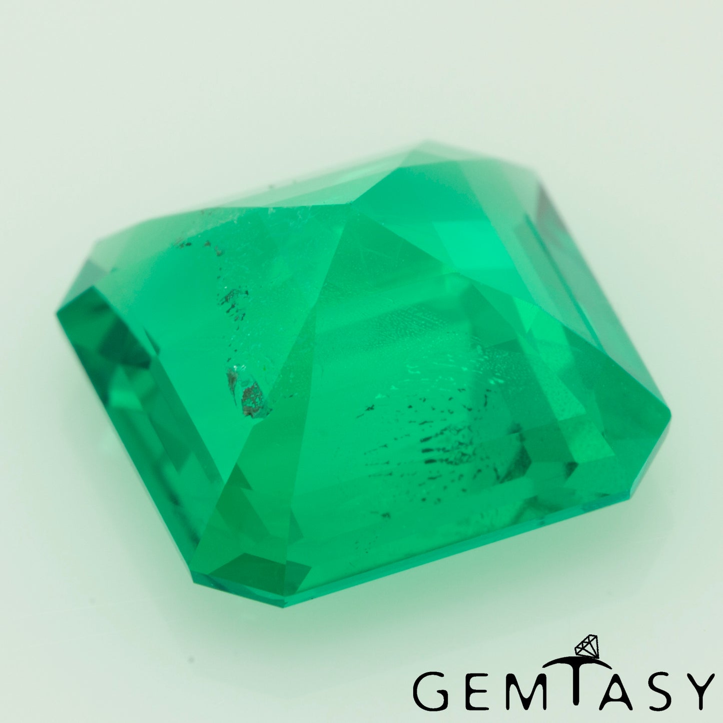 Cut stone - Emerald Colombian hydrothermal lab grown, facet Octagon 8x8mm 1.88ct