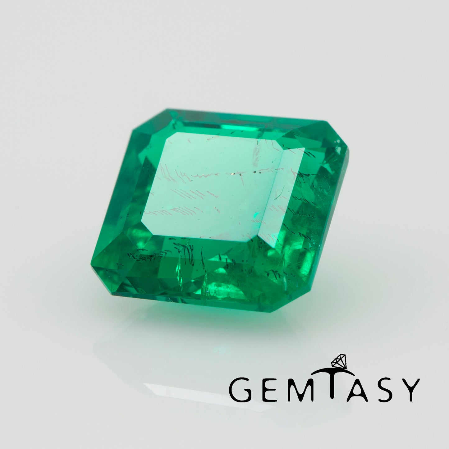 Cut stone - Emerald Colombian hydrothermal lab grown, facet Octagon 9x9mm 3.06ct