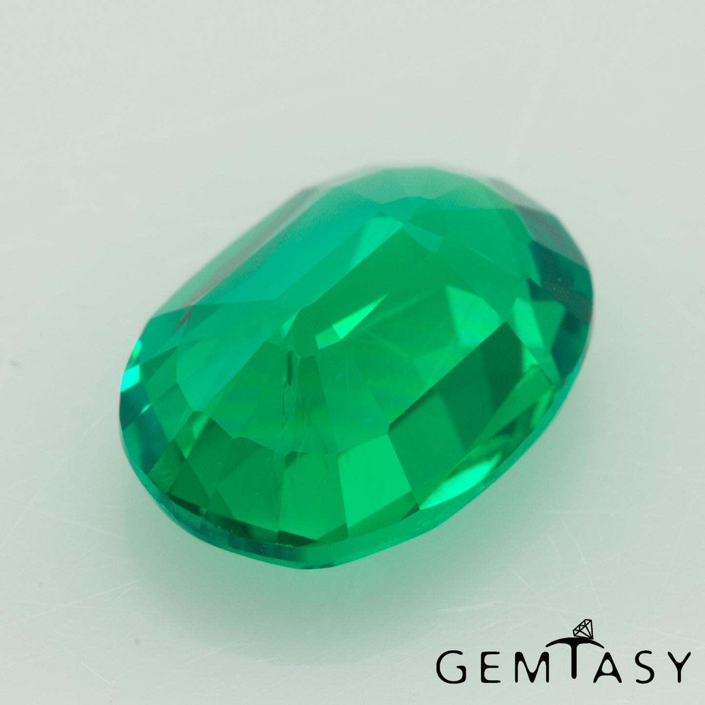 Cut stone - Emerald Colombian hydrothermal lab grown, facet Oval 8x6mm 1.10-1.20ct