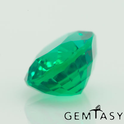 Cut stone - Emerald Colombian hydrothermal lab grown, facet Oval 9x7mm 1.70-1.75ct