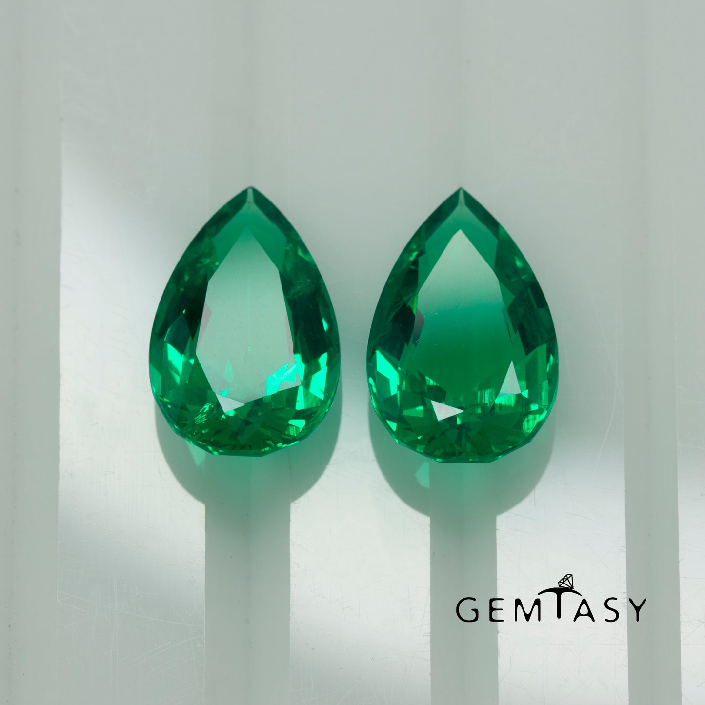 Cut stones set for earrings 14.10ct - Colombian hydrothermal Emeralds lab-grown Round 8mm 2pc + Pear 17x10mm 2pc