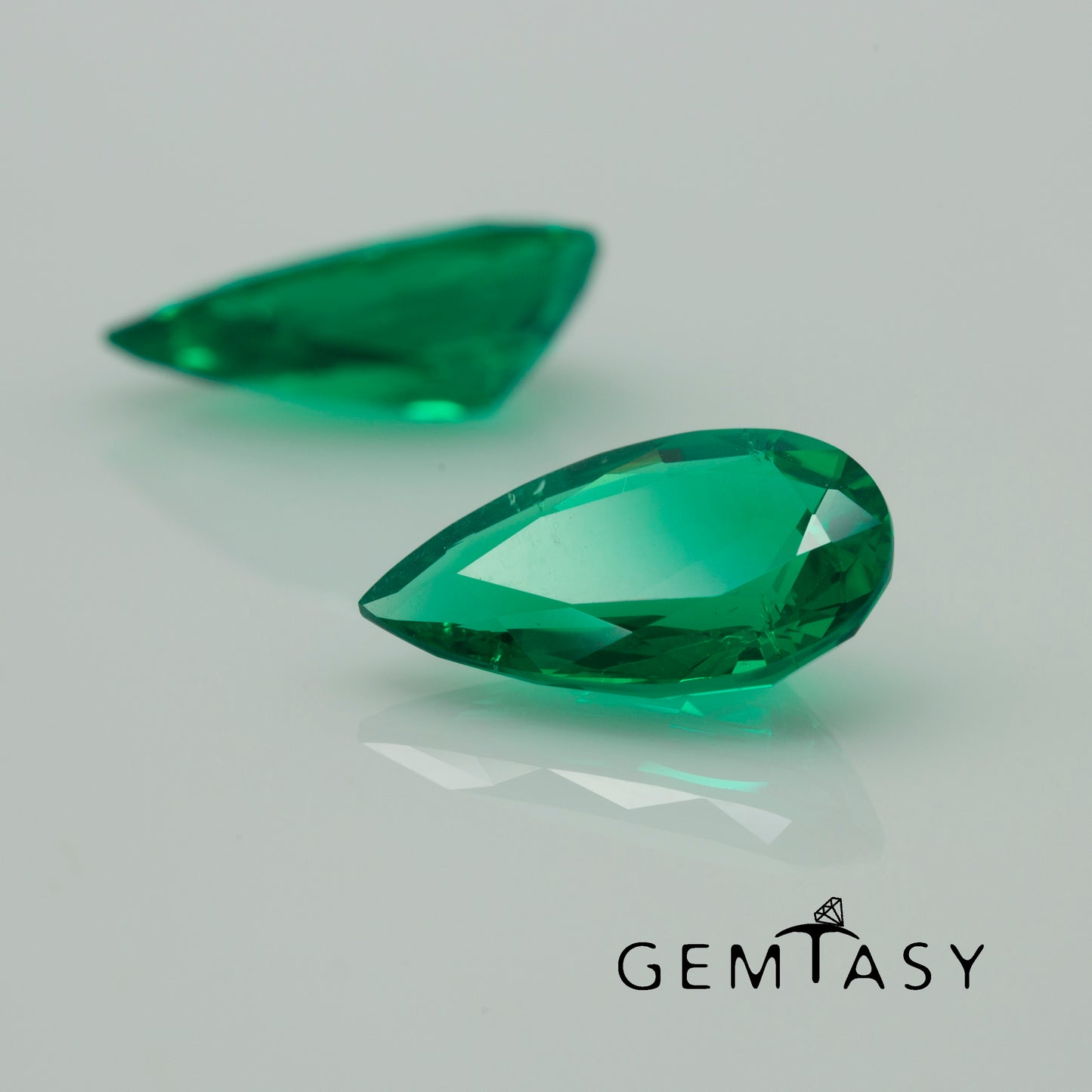 Cut stones set for earrings 14.10ct - Colombian hydrothermal Emeralds lab-grown Round 8mm 2pc + Pear 17x10mm 2pc