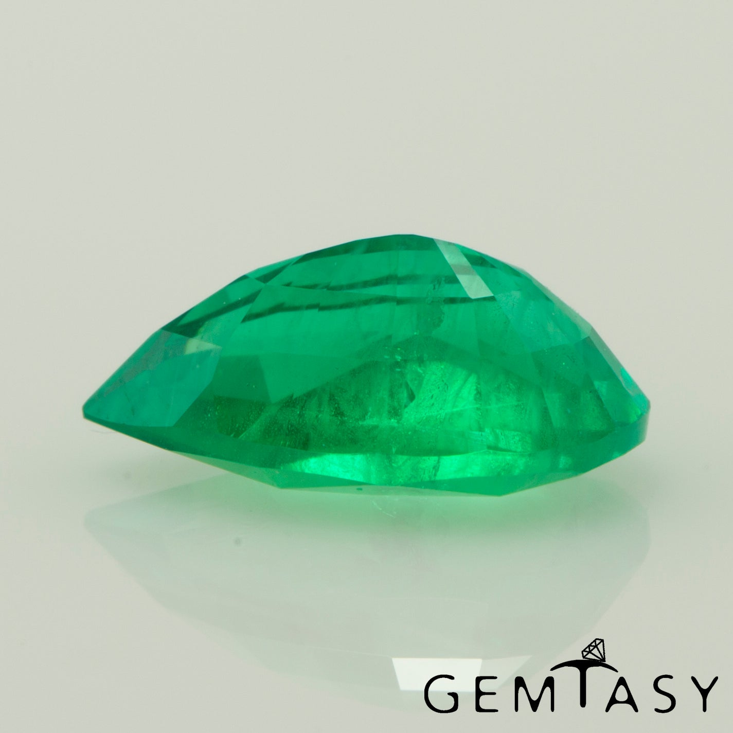 Cut stone - Emerald Colombian hydrothermal lab grown, facet Pear 8x5mm 0.65-0.74ct