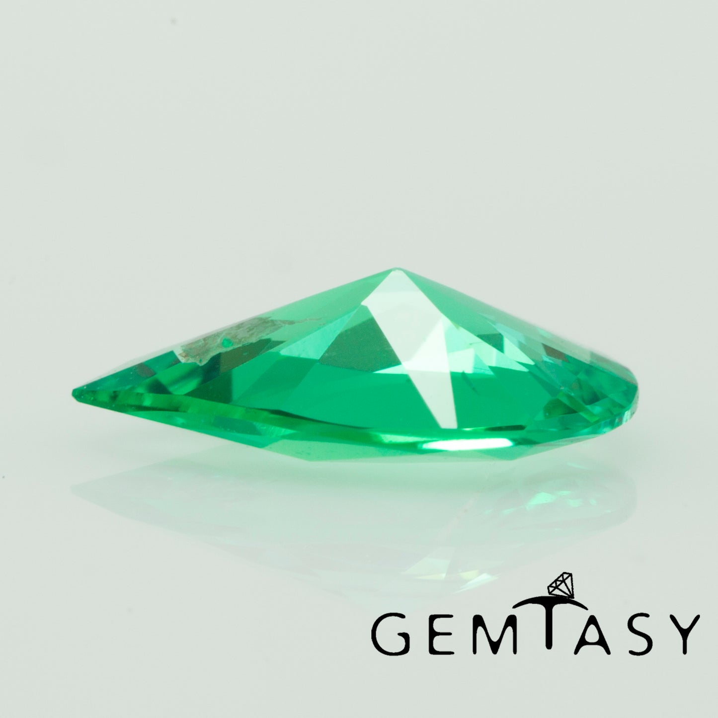 Cut stone - Emerald Colombian hydrothermal lab grown, facet Pear 8x5mm 0.46ct