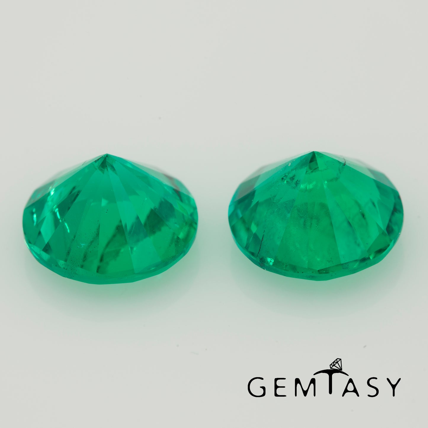 Cut stones set for earrings 14.10ct - Colombian hydrothermal Emeralds lab-grown Round 8mm 2pc + Pear 17x10mm 2pc