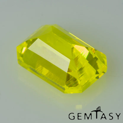 Geschliffener Stein – GAGG Neongelb, Czochralski-Verfahren (gezogen), im Labor gezüchtet, Schliff: Oktagon, 7x5mm, 2.31-2.68ct