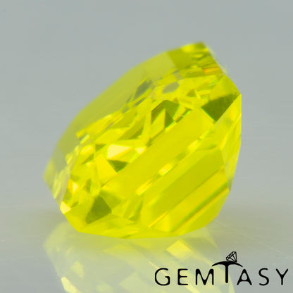 Geschliffener Stein – GAGG Neongelb, Czochralski-Verfahren (gezogen), im Labor gezüchtet, Schliff: Oktagon, 7x5mm, 2.31-2.68ct