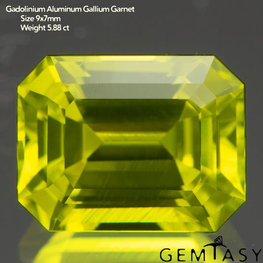 Pietra tagliata - GAGG giallo neon Czochralski (cresciuto in laboratorio), taglio ottagonale 9x7mm, 5.37-5.88ct
