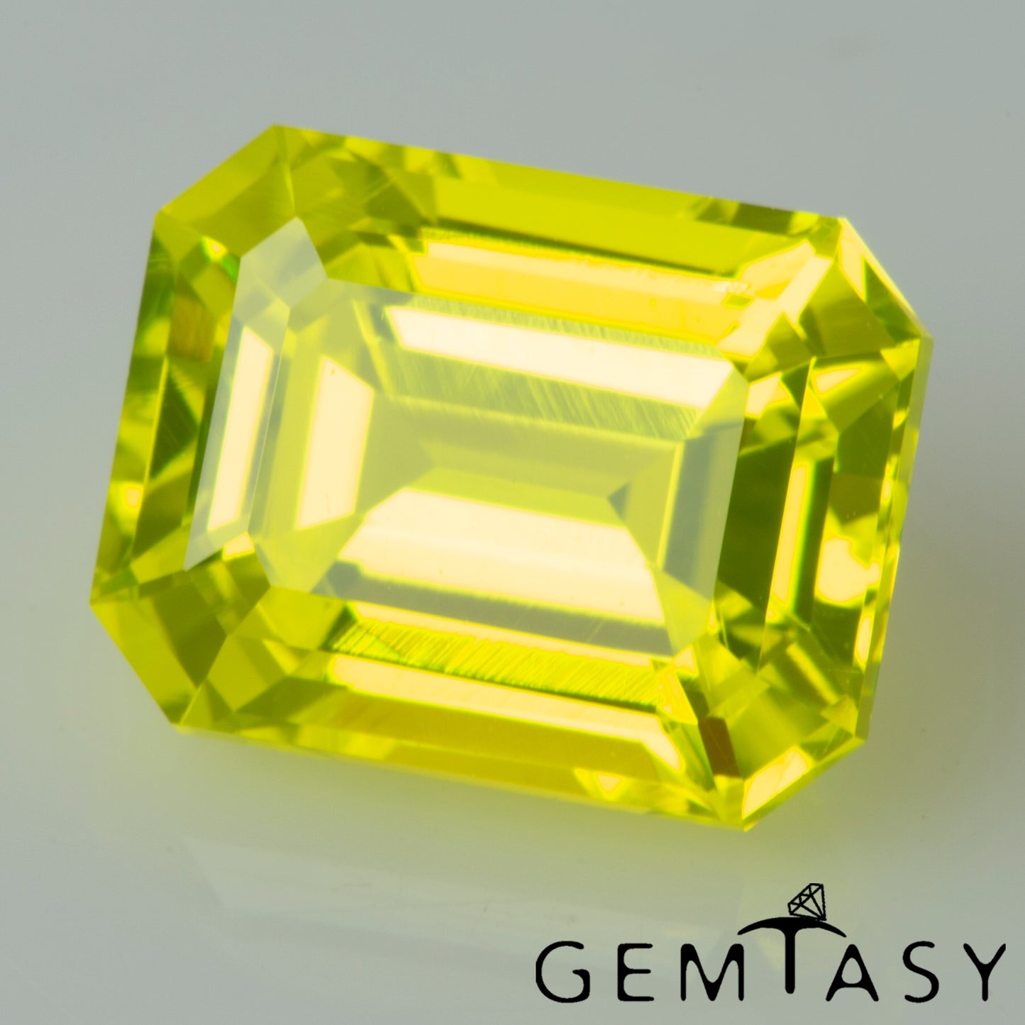 Geschliffener Stein – GAGG Gelb Neon, im Czochralski-Verfahren (gezogen) im Labor gezüchtet, achteckiger Schliff, 9x7mm, 5.37-5.88ct