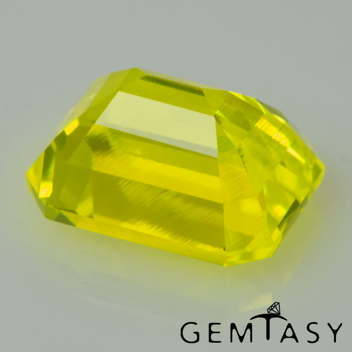 Geschliffener Stein – GAGG Gelb Neon, im Czochralski-Verfahren (gezogen) im Labor gezüchtet, achteckiger Schliff, 9x7mm, 5.37-5.88ct