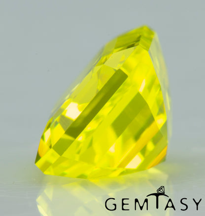 Geschliffener Stein – GAGG Gelb Neon, im Czochralski-Verfahren (gezogen) im Labor gezüchtet, achteckiger Schliff, 9x7mm, 5.37-5.88ct