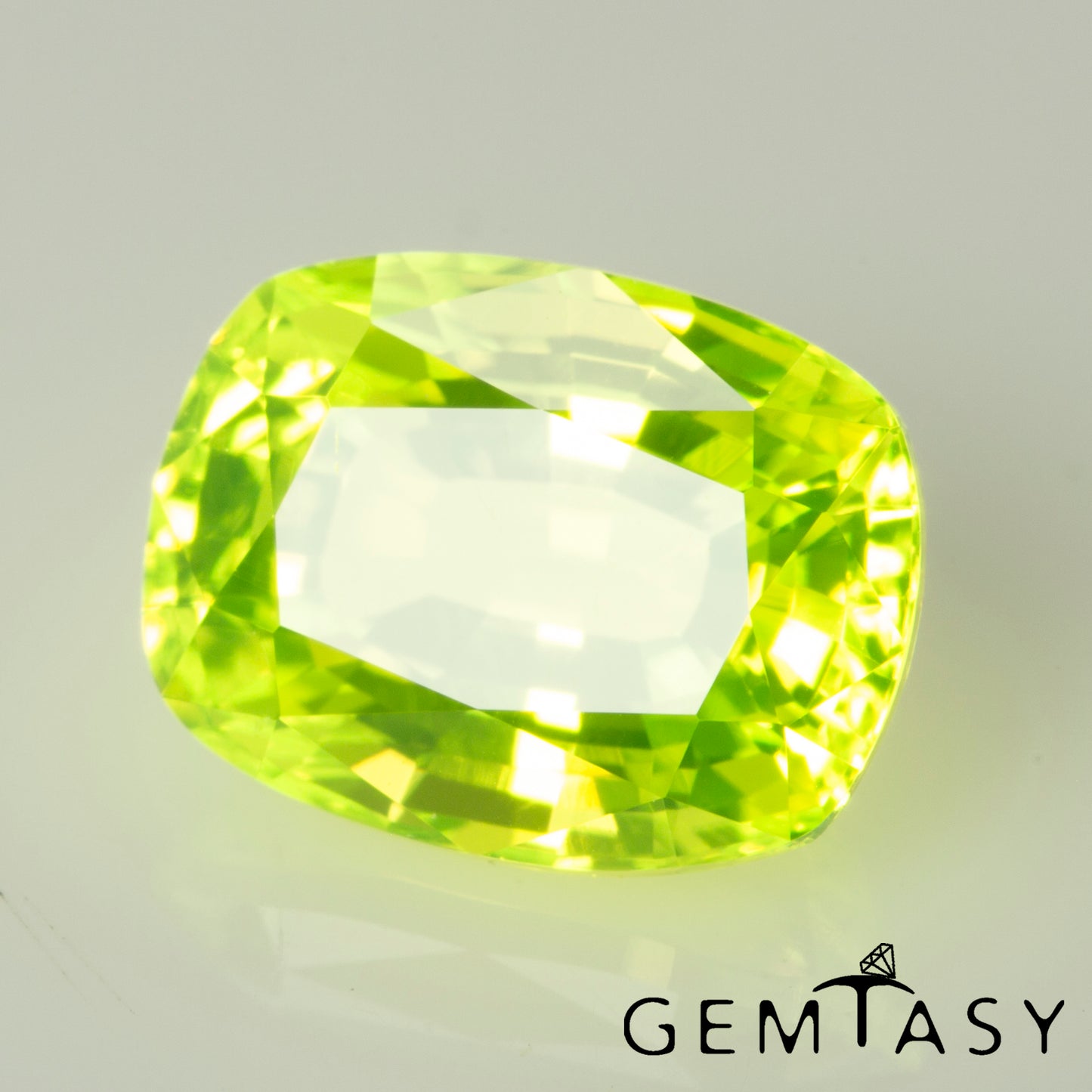 Pierre taillée - LuAG Jaune fluo Czochralski (Tiré) cultivé en laboratoire, facette Coussin 8x6mm 3,34-3,62ct