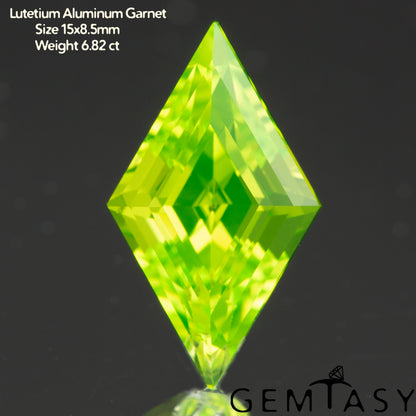 Pierre taillée - LuAG Jaune fluo Czochralski (Tiré) cultivé en laboratoire, facette Losange 15x8,5mm 6,18-6,82 ct