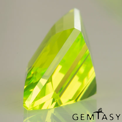 Pierre taillée - LuAG Jaune fluo Czochralski (Tiré) cultivé en laboratoire, facette Losange 15x8,5mm 6,18-6,82 ct