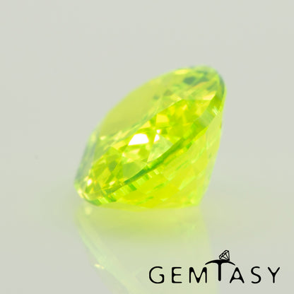 Pierre taillée - LuAG Jaune fluo Czochralski (Tiré) cultivé en laboratoire, facette Ovale 7x5mm 1,62-1,84ct