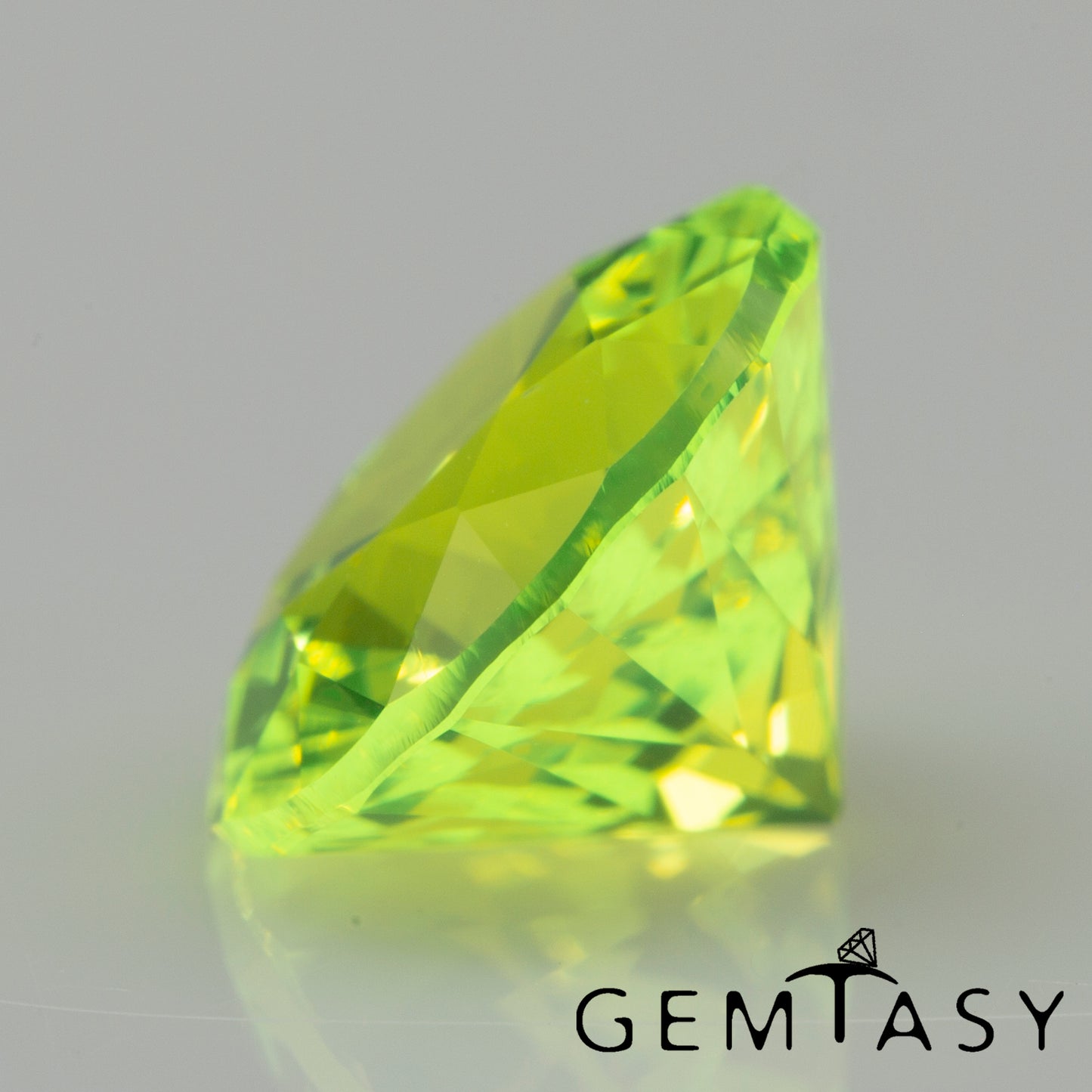 Pierre taillée - LuAG Jaune fluo Czochralski (Tiré) cultivé en laboratoire, facette Rond 8mm 3,98ct