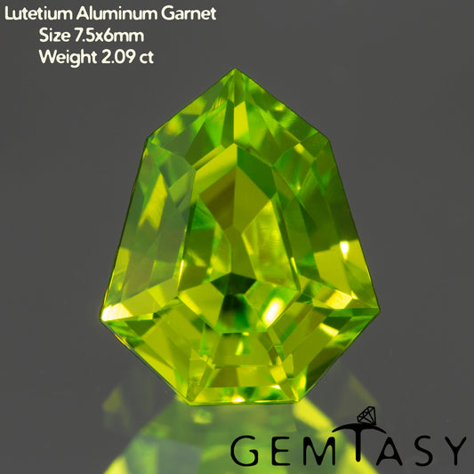 Piedra tallada - LuAG Amarillo neón Czochralski (Extraído) cultivado en laboratorio, facetado Blindar 7x6.5mm 2,09-2,38 ct