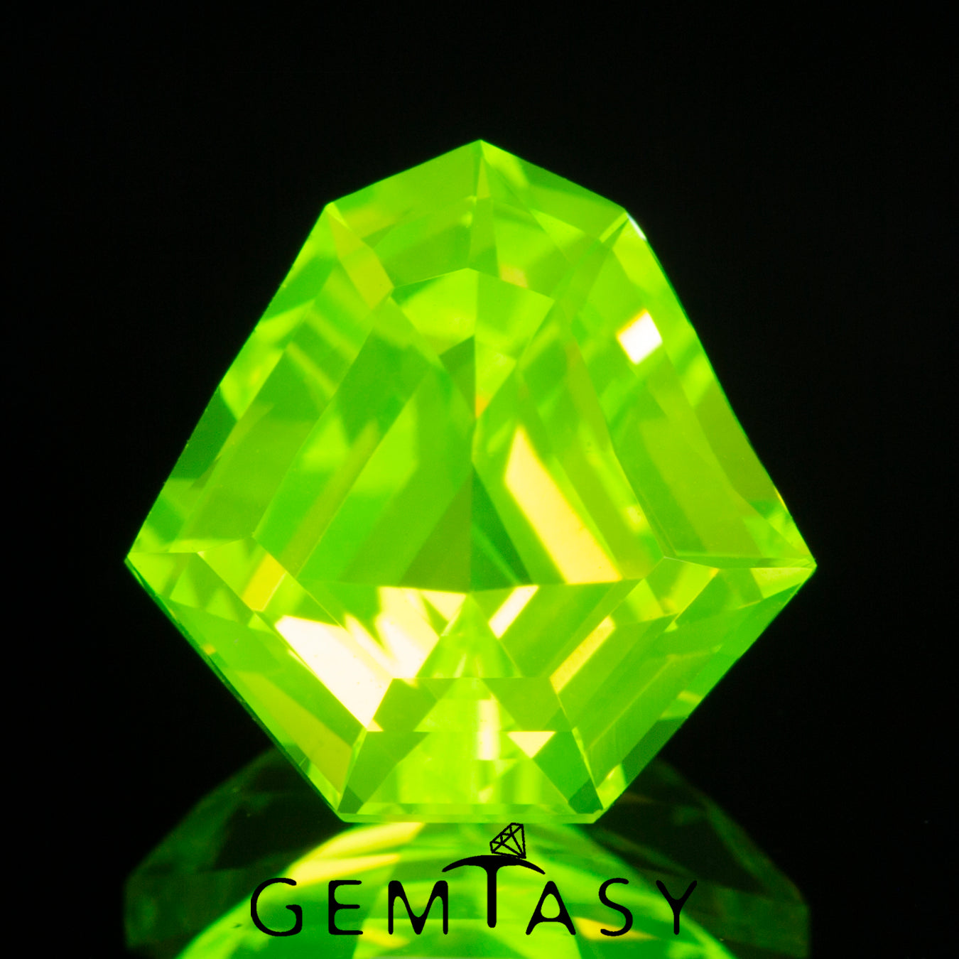 Cut stone - LuAG Yellow neon Czochralski (Pulled) lab grown, facet Shield 9x9mm 4.11-4.86ct