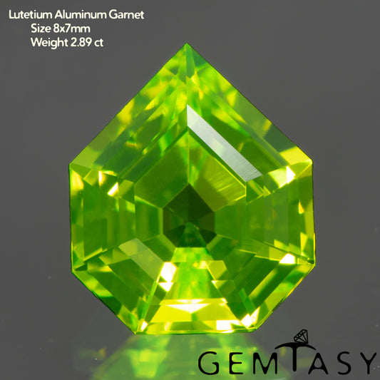 Piedra tallada - LuAG Amarillo neón Czochralski (Extraído) cultivado en laboratorio, facetado Blindar 8x7mm 2,89-3,15 ct