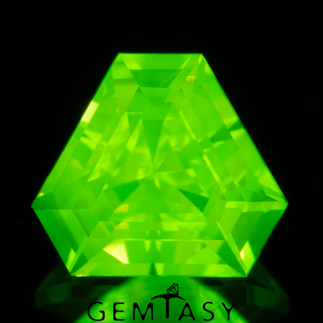 Cut stone - LuAG Yellow neon Czochralski (Pulled) lab grown, facet Trilliant 5x5x5mm 1.08-1.23ct