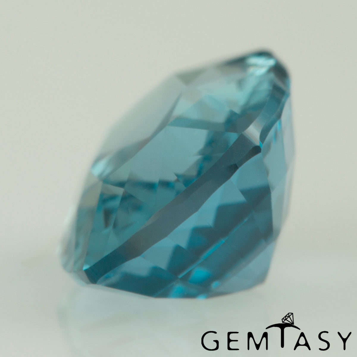 Schliffstein – tealfarbener Montana-Saphir, im Czochralski-Verfahren gezogen, im Labor gezüchtet, Kissenschliff 9x7mm 2.84-3.2ct