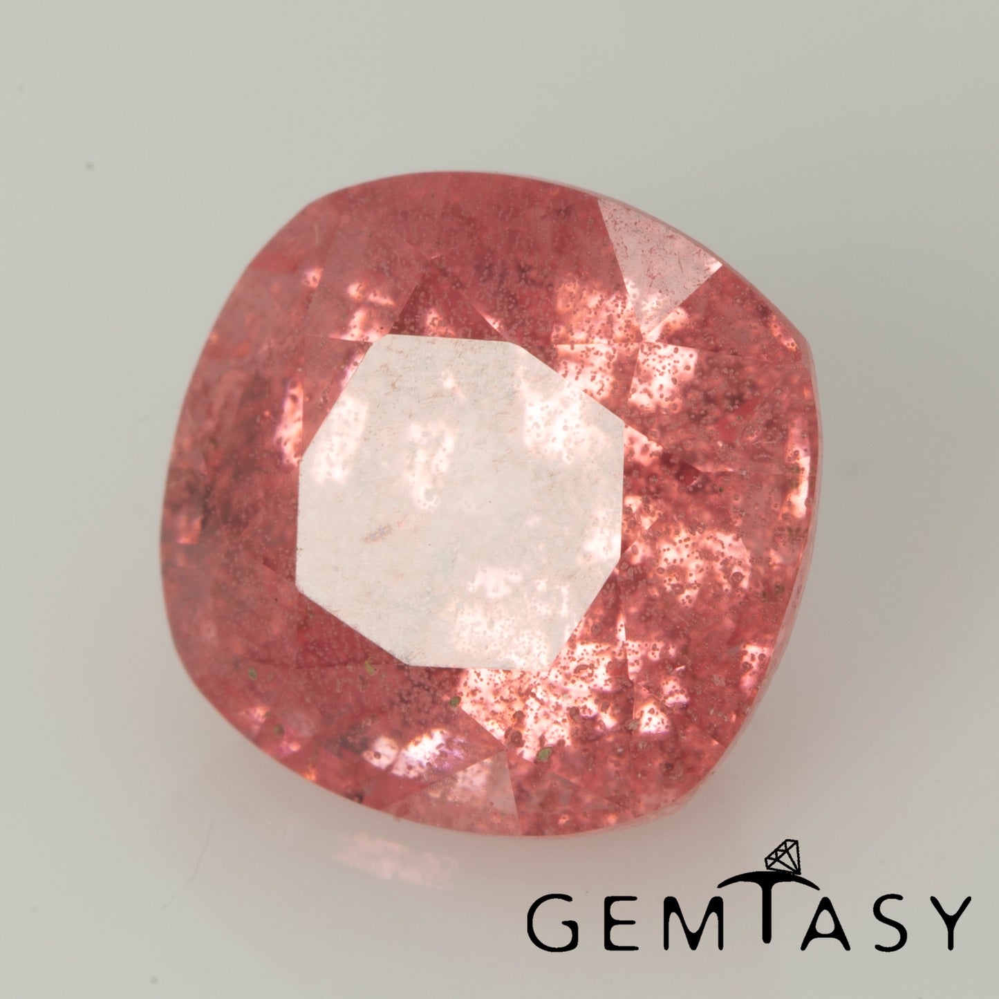 Pierre taillée - Saphir Padparadscha Czochralski (Tiré) cultivé en laboratoire, facette Coussin 8x8mm 3,15ct